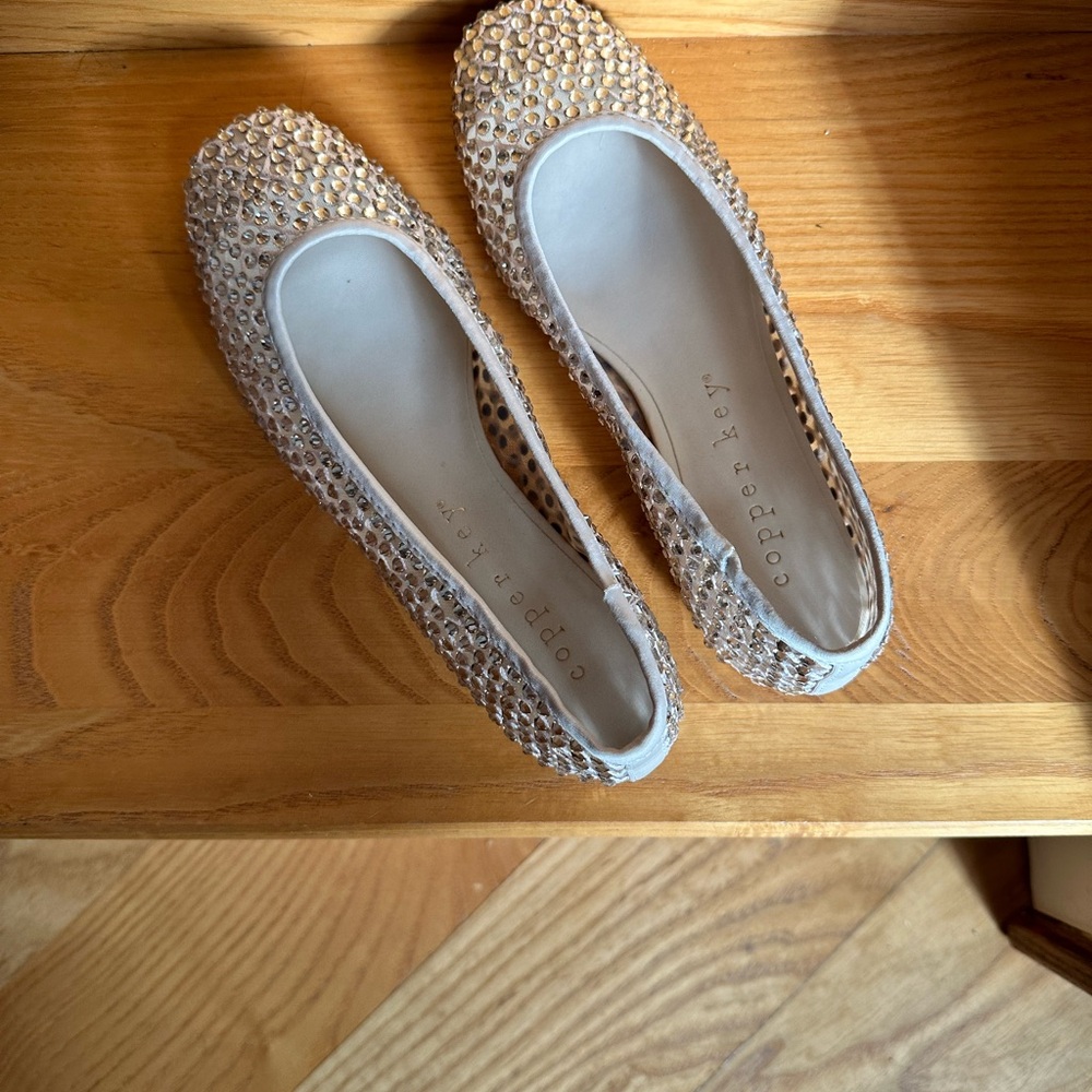 Copper Key Crystal-Embellished Off-White Ballet Flats - Picture 3 of 7